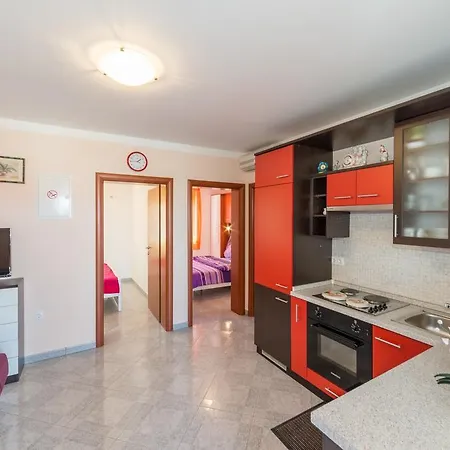 Hudic Apartment *