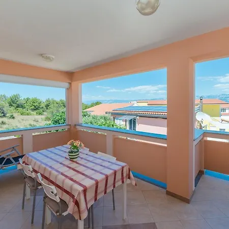 Hudic Apartment Vir