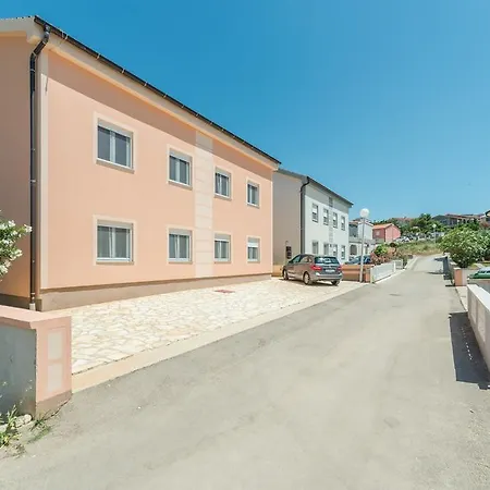 Hudic Apartment Vir