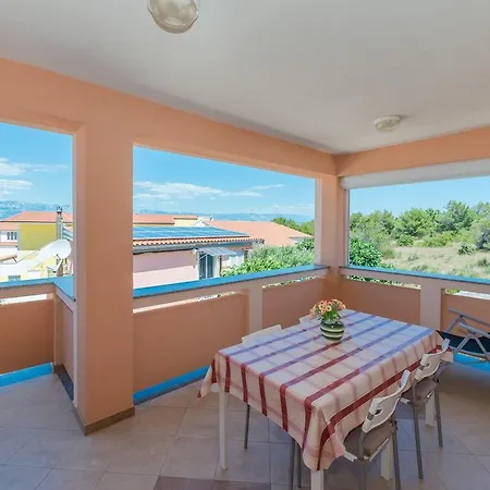 Hudic Apartment Vir